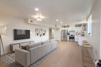 Building Photo - Brand New Luxury 4 & 5 Bed Units