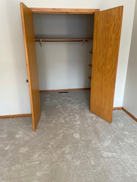 Building Photo - 3991 Whiting Ln NE