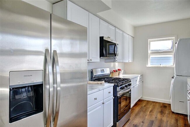 Building Photo - 68 Division St