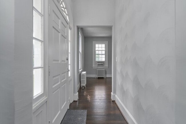 Building Photo - GORGEOUS COLONIAL HOME FOR RENT IN NEWPORT NEWS!!!