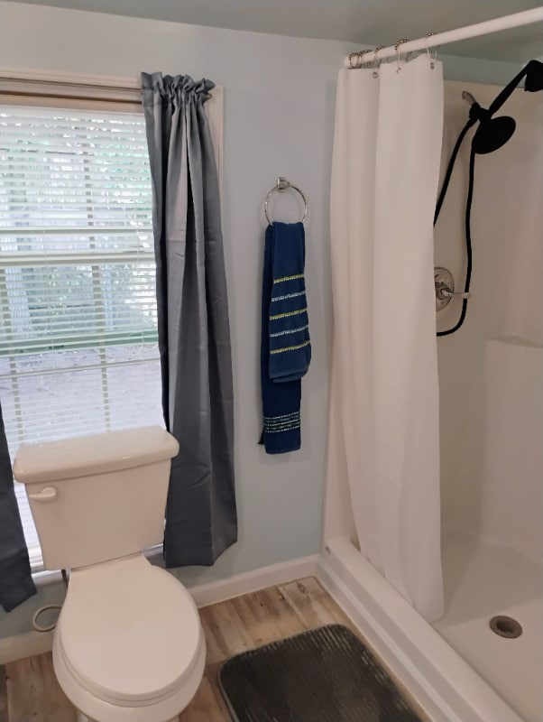 Building Photo - 902 Oak Ave