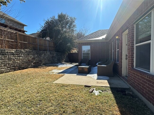 Building Photo - 8466 Davis Dr