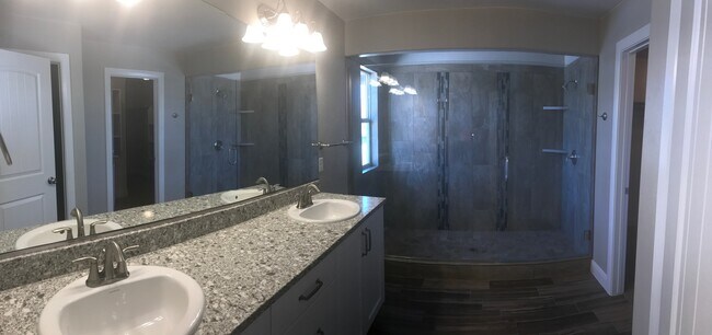 Building Photo - Townhouse In Santa Clara, Close To New Med...