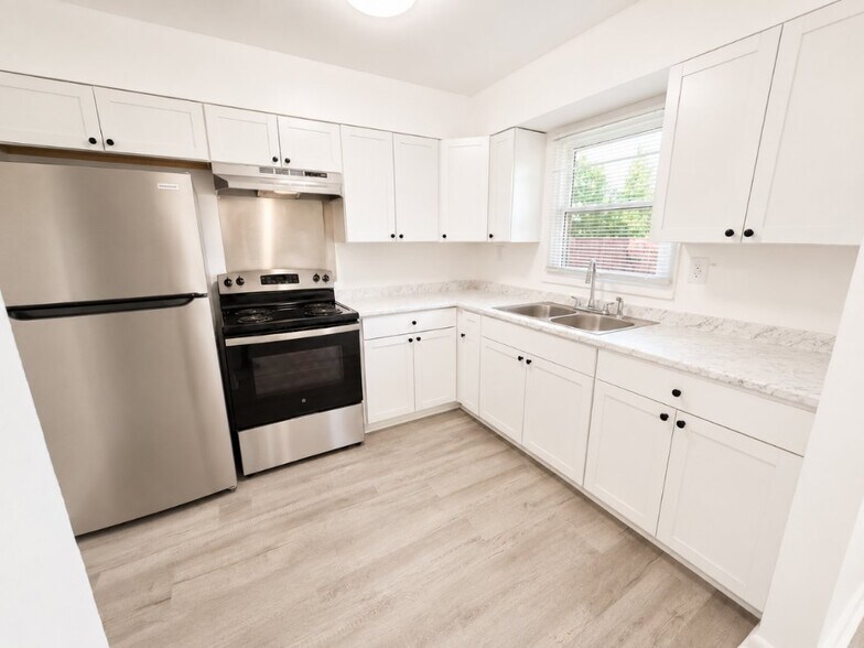Building Photo - 2626 Wayside Dr