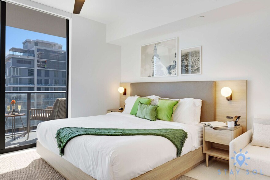 Building Photo - 601 NE 1st Ave