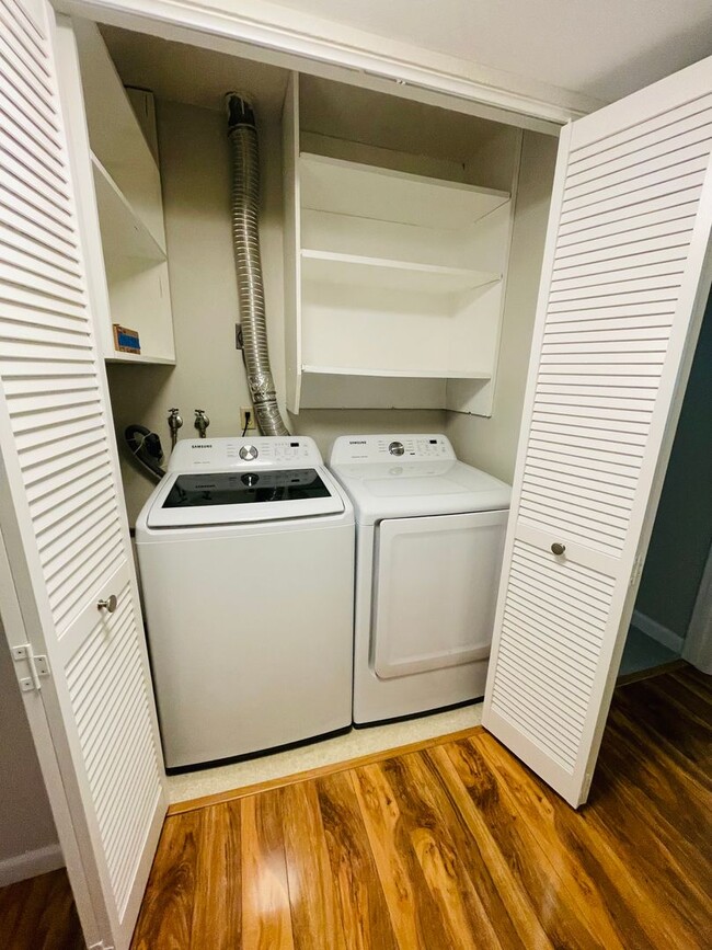 Building Photo - Gorgeous Completely Remodeled Single Story 2bed/2 bath Condo in Davis