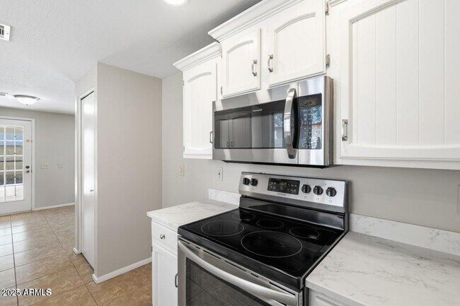 Building Photo - 1525 W El Alba Way