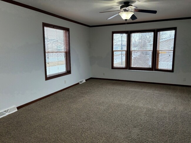 Building Photo - 324 Spring Park Dr