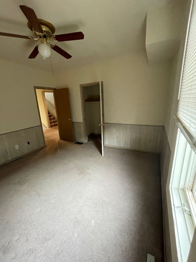 Building Photo - 194 E 14th Ave