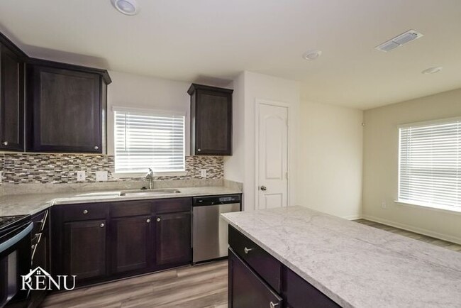 Building Photo - 111 Palomino Bnd Dr