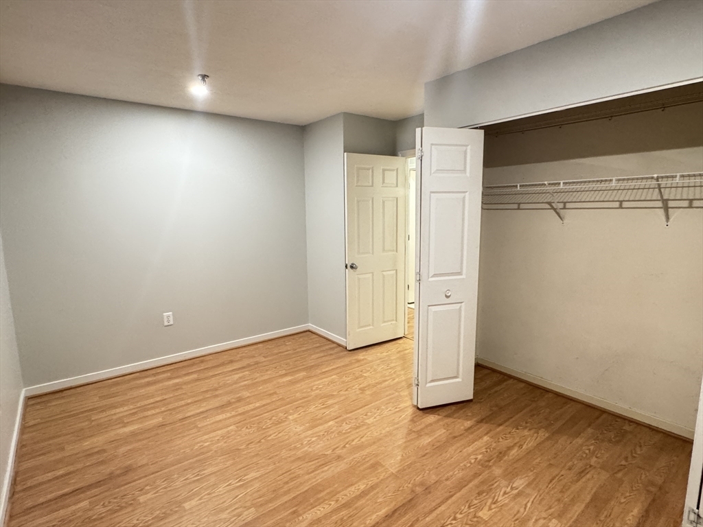Building Photo - 152 Kelton St