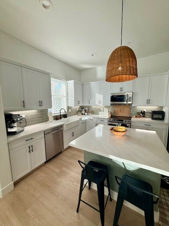 Building Photo - Stunning 3bed 2.5 Bath single family home in Avila Ranch Community