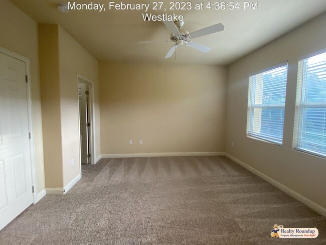 Building Photo - Pristine Condo with New Carpet and Dual Master Suites