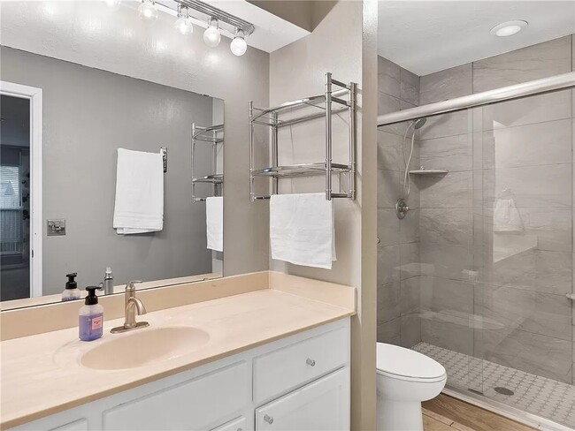 Master Bedroom's Bathroom - 732 Westglen Dr