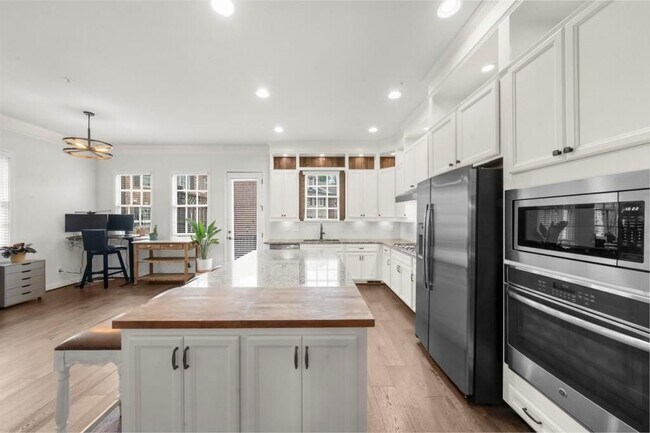 Building Photo - 410 Rose Garden Ln