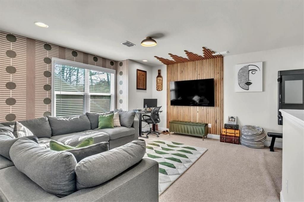 Building Photo - 790 Belrose Dr SE