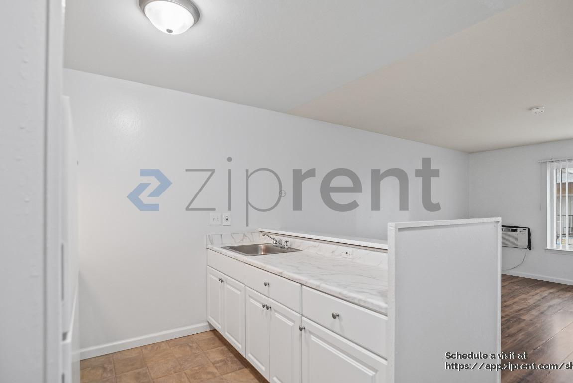 Building Photo - 100 Village Dr