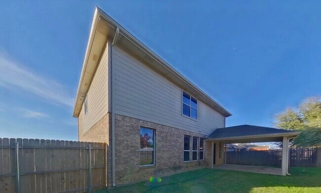 Building Photo - Charming 4-Bedroom Home with Modern Comforts & Spacious Living