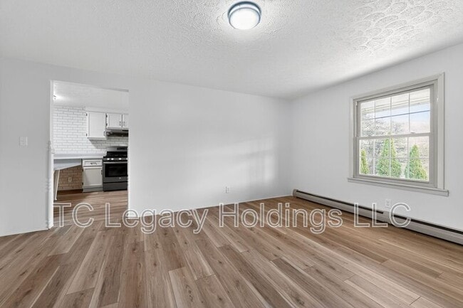 Building Photo - 1121 Eastwood Dr