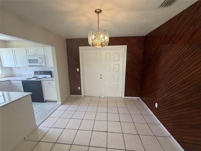 Building Photo - 10375 SW 152nd Terrace