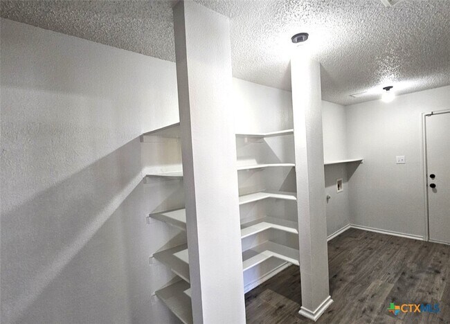 Building Photo - 1648 Dogwood Ln