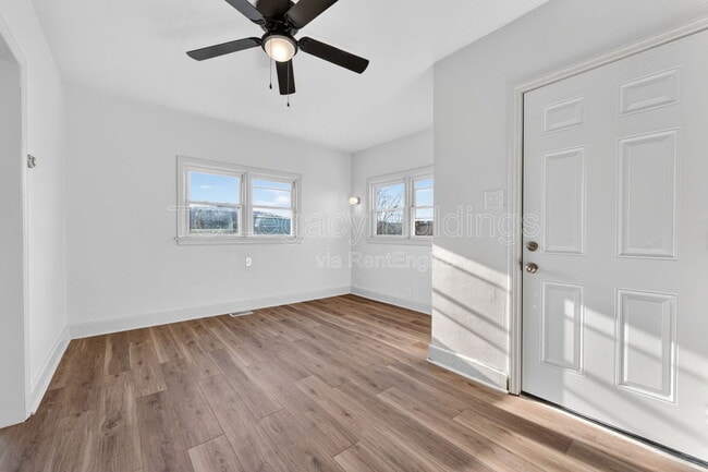 Building Photo - 604 1/2 Hart Street