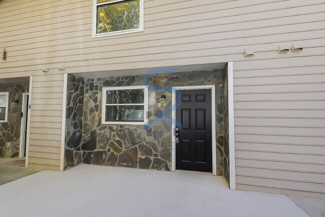 Building Photo - Move in before December 31st and choose your reward: a $250 Amazon Gift Card or a 55 Smart TV!