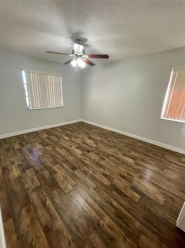 Building Photo - 5512 N Park Rd