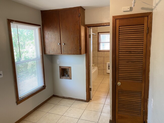 Utility room - 1741 W Frey St