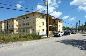 Building Photo - Remodeled 1/1