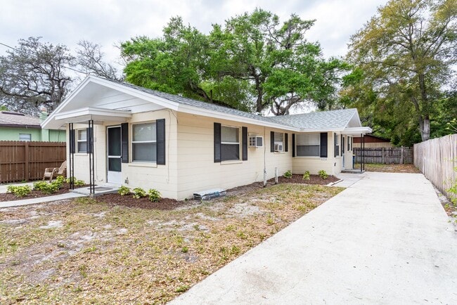 Building Photo - Wonderfully located 1/1 Duplex - No washer/dryer