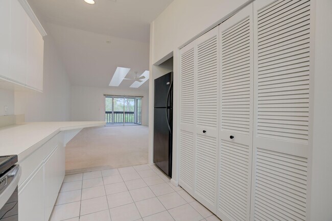 Building Photo - 8291 SE Croft Cir