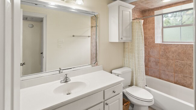 Building Photo - 1 Bedroom condo located in the Garden Dist...