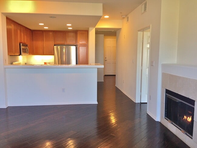 Building Photo - GORGEOUS TOP FLR CONDO BY CENTRAL PARK w/LAUNDRY+PATIO+2 CAR Parking