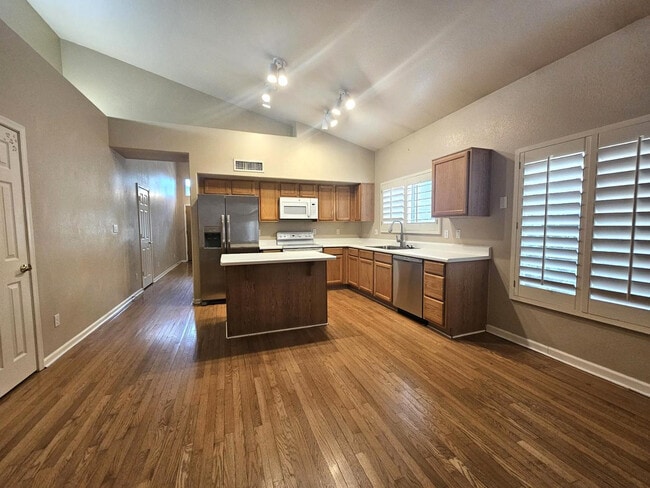 Building Photo - 1867 E Brentrup Dr