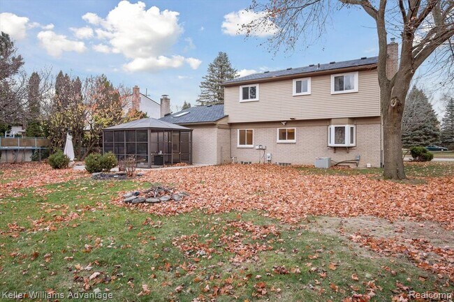 Building Photo - 19263 Sunset St