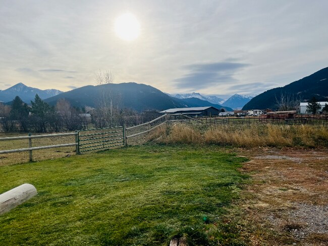 Building Photo - 145 Sunset Dr