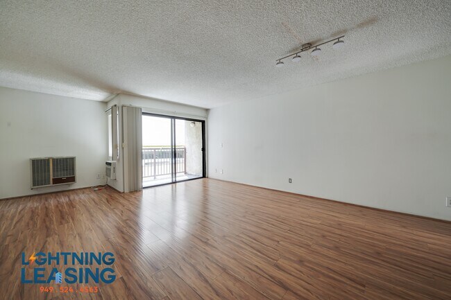 Building Photo - 6827 Whitsett Ave