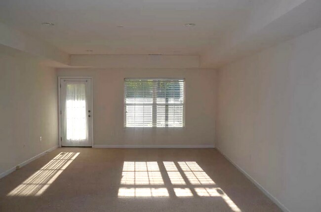 Building Photo - 449 Lazy Creek Ln