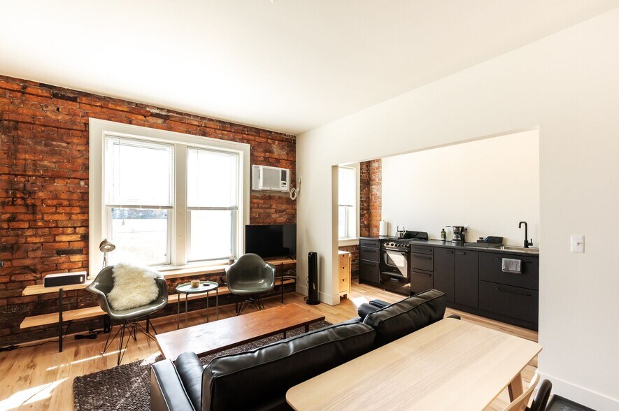 Primary Photo - The Charlotte Apartments