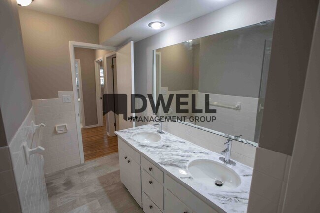 Building Photo - Single Family Home in SW Rochester with Fu...