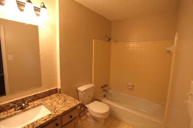Building Photo - Newly remodeled 3bed/2bath house available...