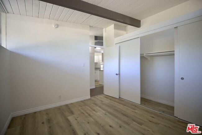 Building Photo - 11131 Rose Ave