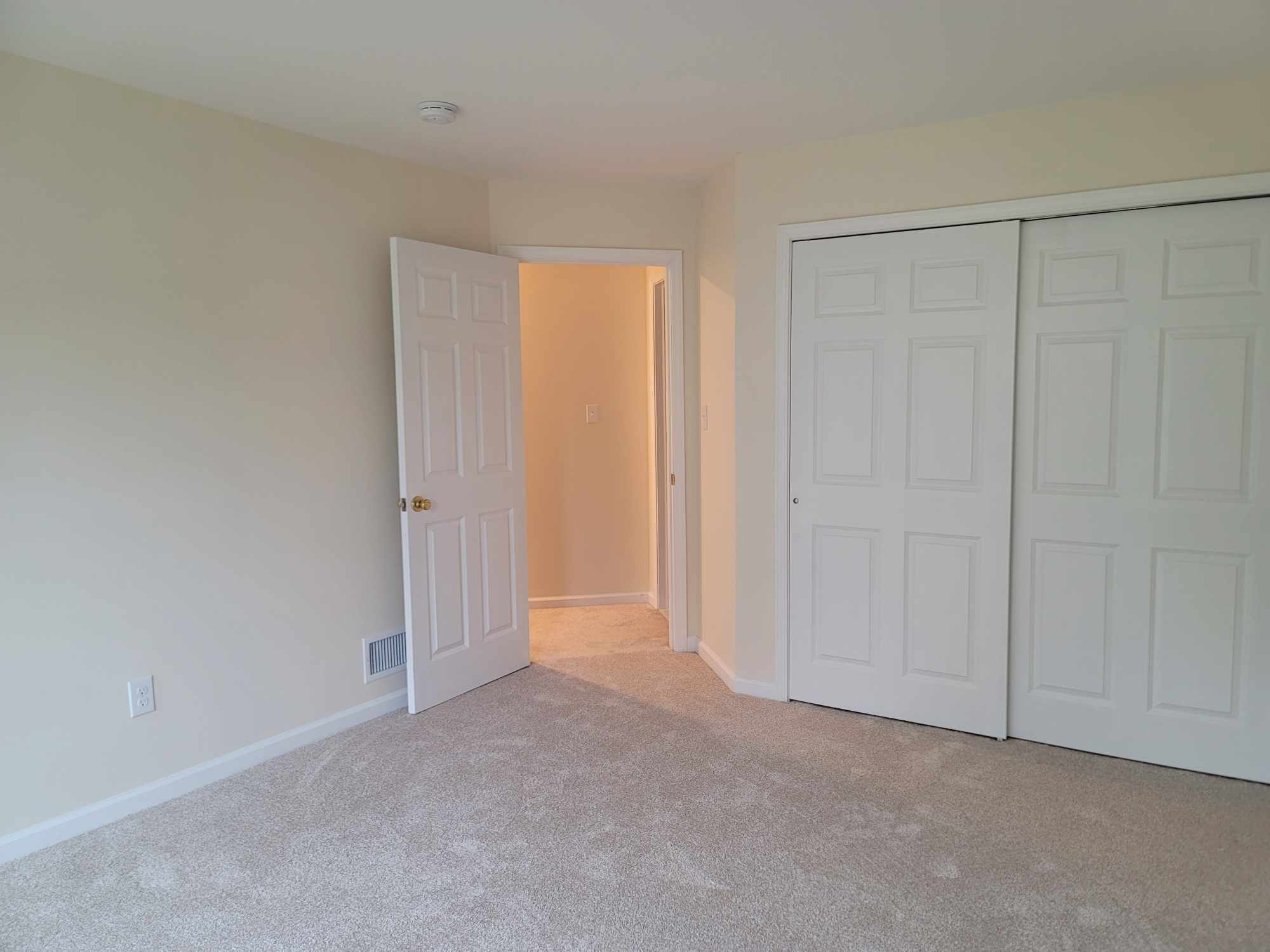 Building Photo - 27 Lear Ct