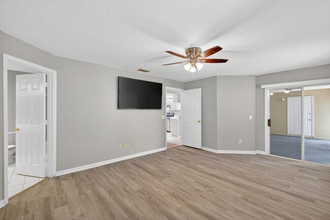 Building Photo - Available Now! Move-In Ready 3BR Home with Florida Room & Shed