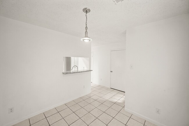 Building Photo - 3987 Tanglewilde St