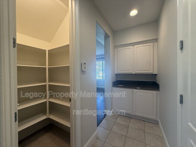 Building Photo - 8843 Latigo Ct