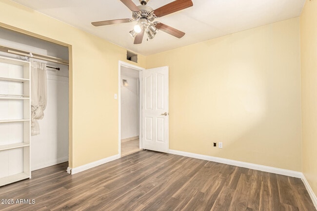 Building Photo - 3823 W Lawrence Rd