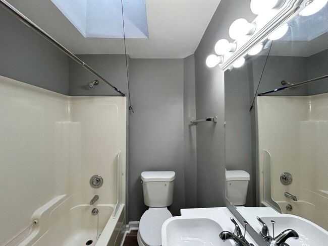 Building Photo - Baltimore - 3 Bedrooms, 1 Bathrooms Available!