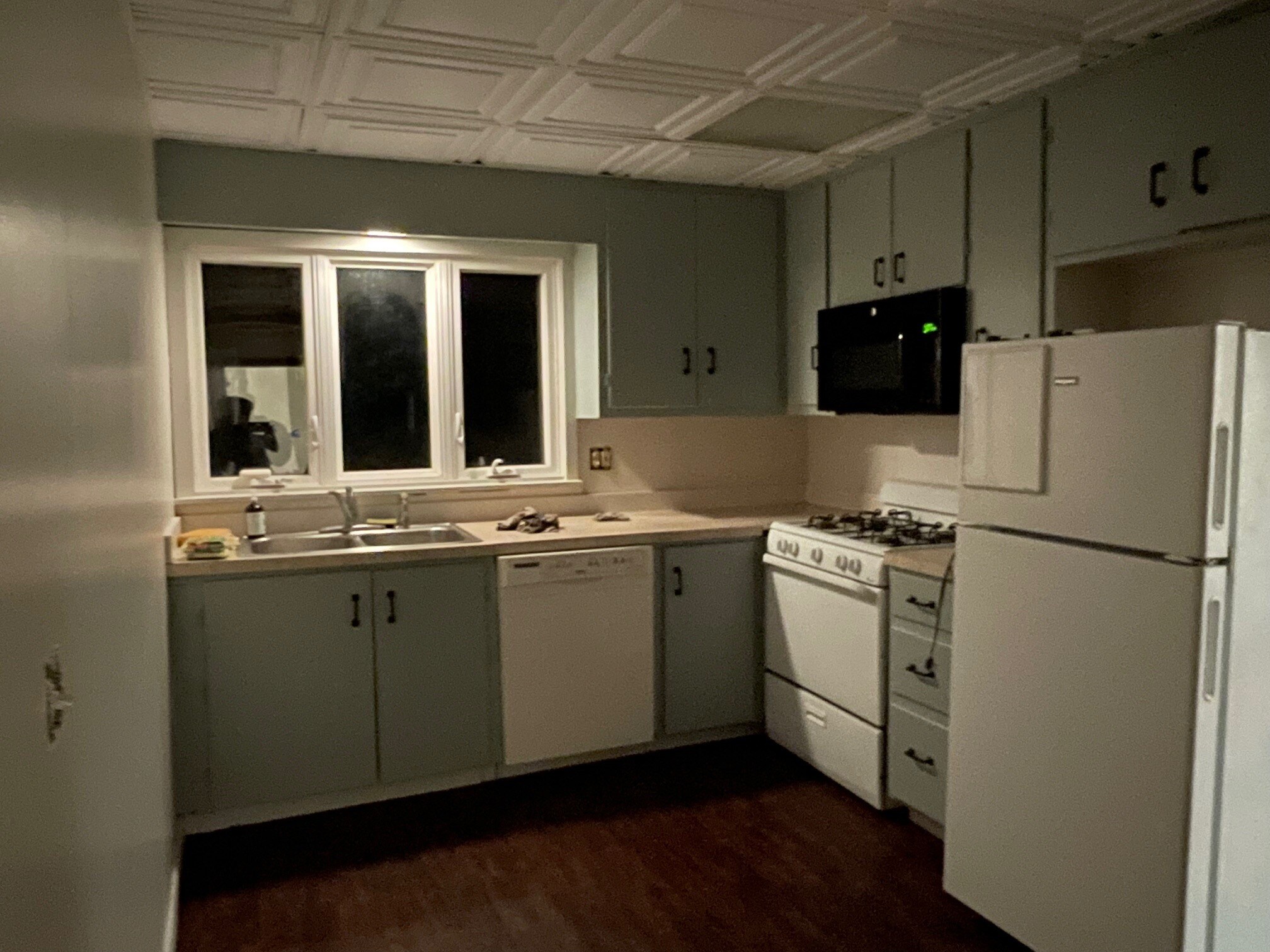 Full kitchen - 29 Center St